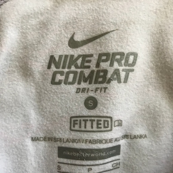 Nike Pro Combat DRI-FIT Fitted 1/4 Zip - Picture 2 of 5